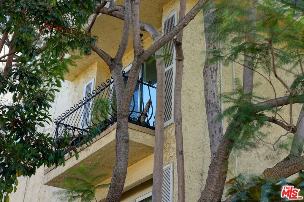 100 S Wetherly Drive 4, Los Angeles, California 90048 home-pic-34