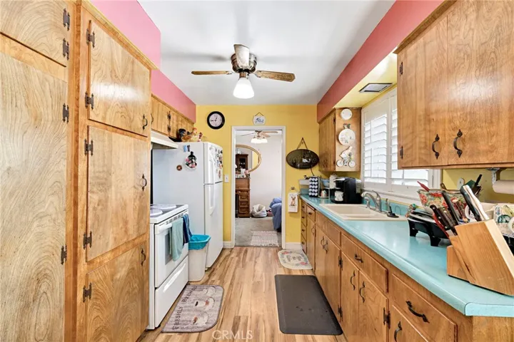 27256 Parkwood, Madera, California 93637