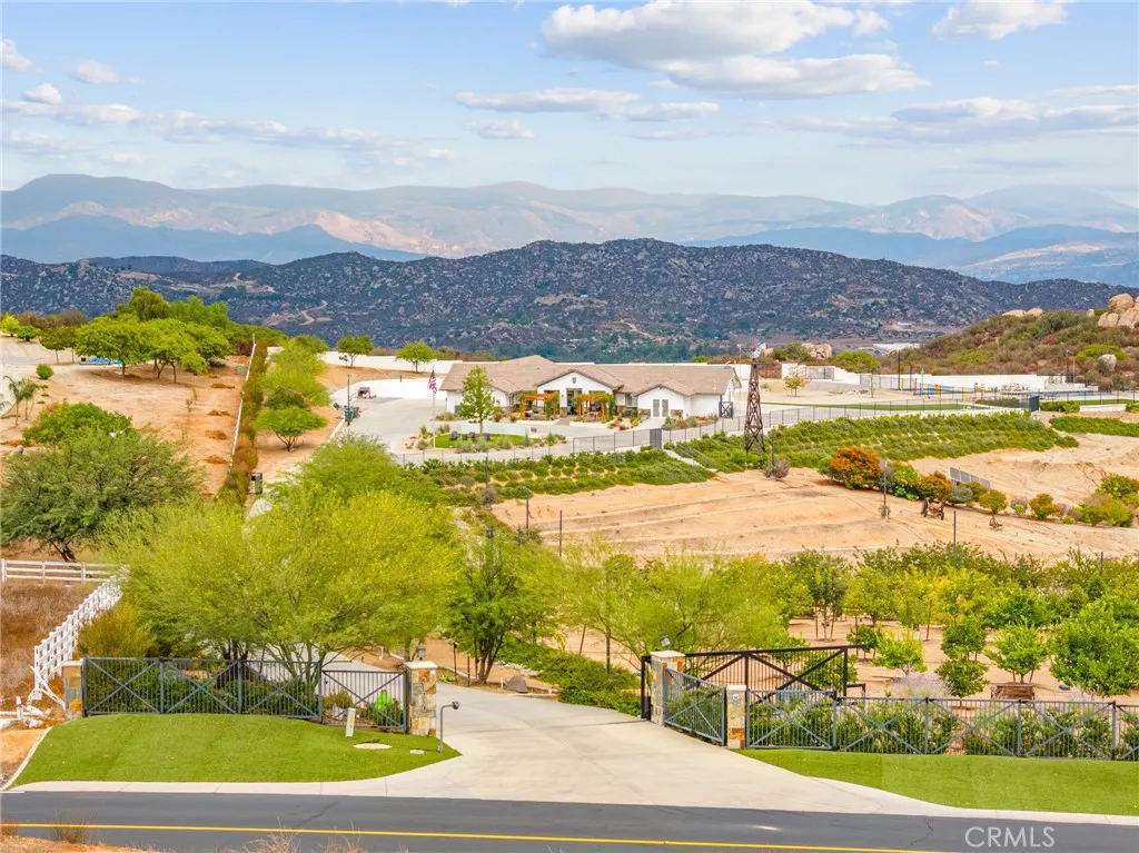 31930 31930 Via Del Senor, Homeland, California 92548 home-pic-7