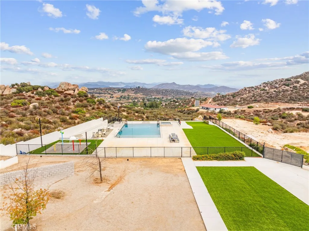 31930 31930 Via Del Senor, Homeland, California 92548 home-pic-72