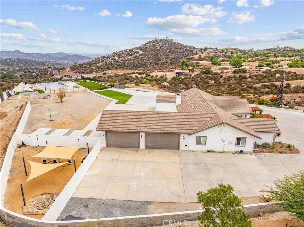 31930 31930 Via Del Senor, Homeland, California 92548 home-pic-71