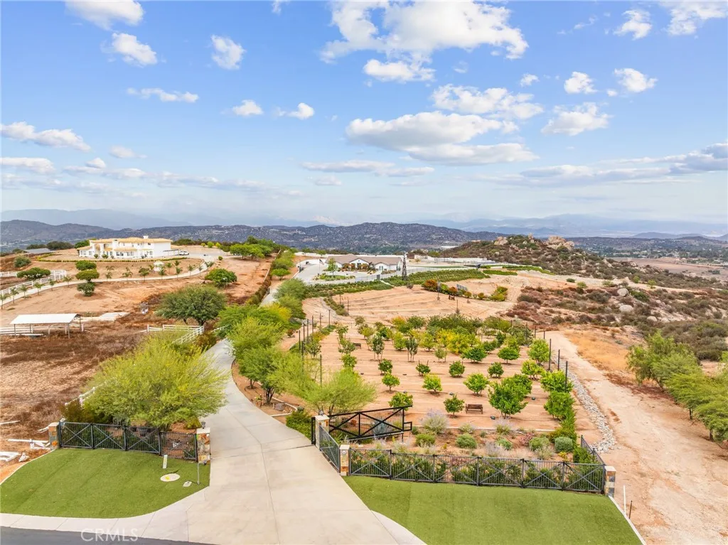 31930 31930 Via Del Senor, Homeland, California 92548 home-pic-3