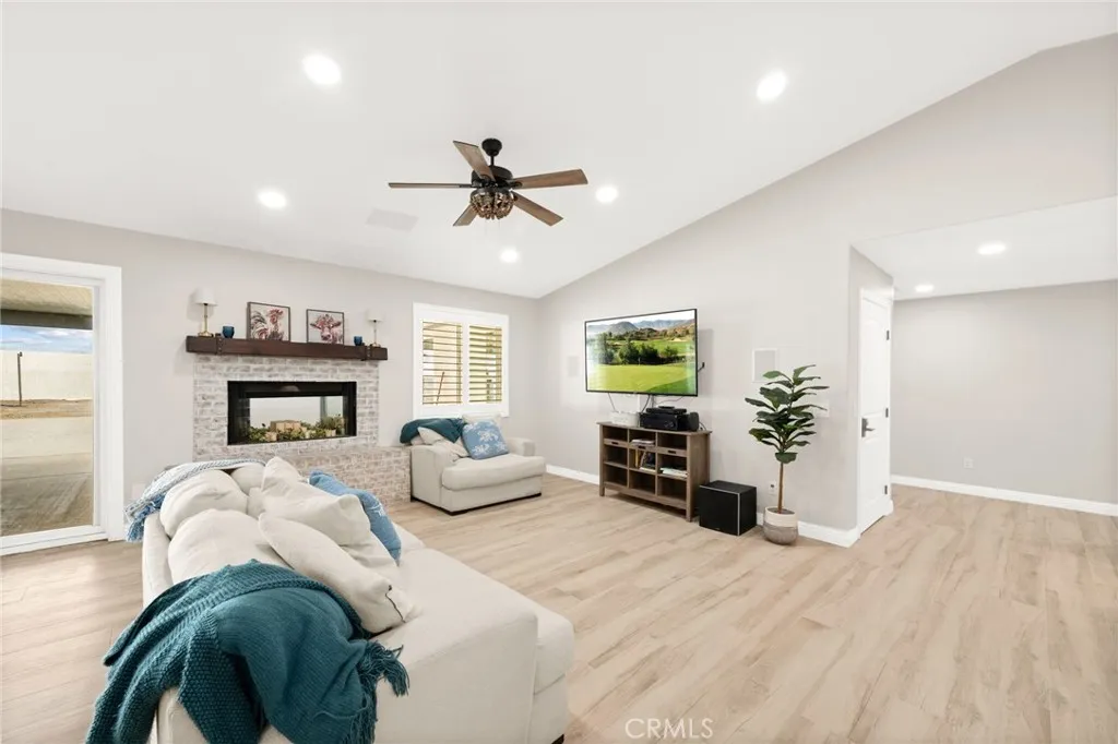 31930 31930 Via Del Senor, Homeland, California 92548 home-pic-23