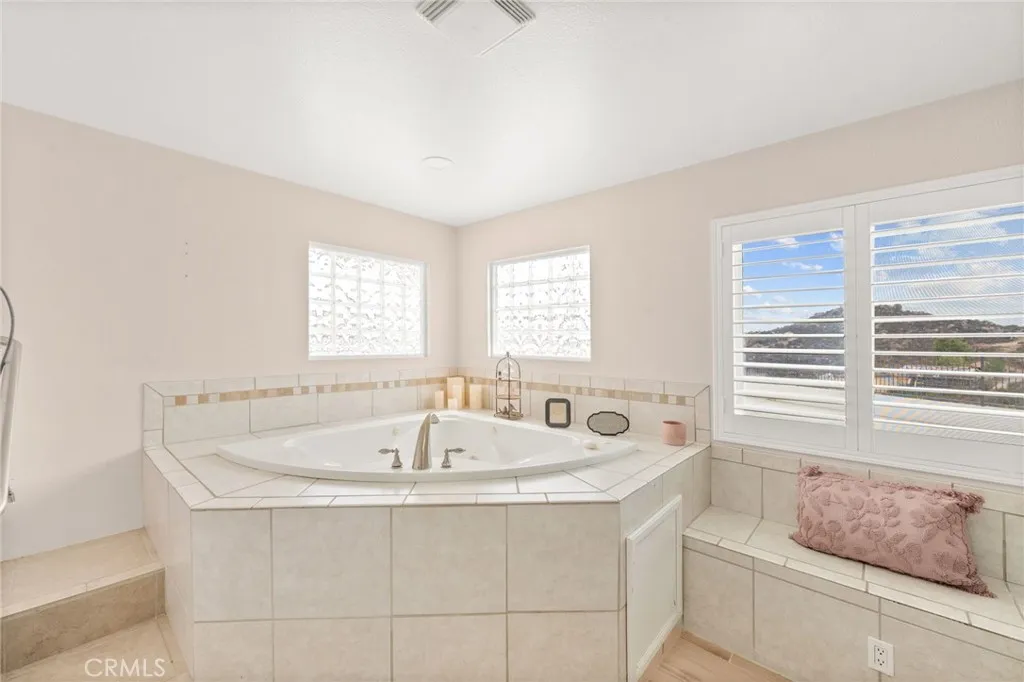 31930 31930 Via Del Senor, Homeland, California 92548 home-pic-38