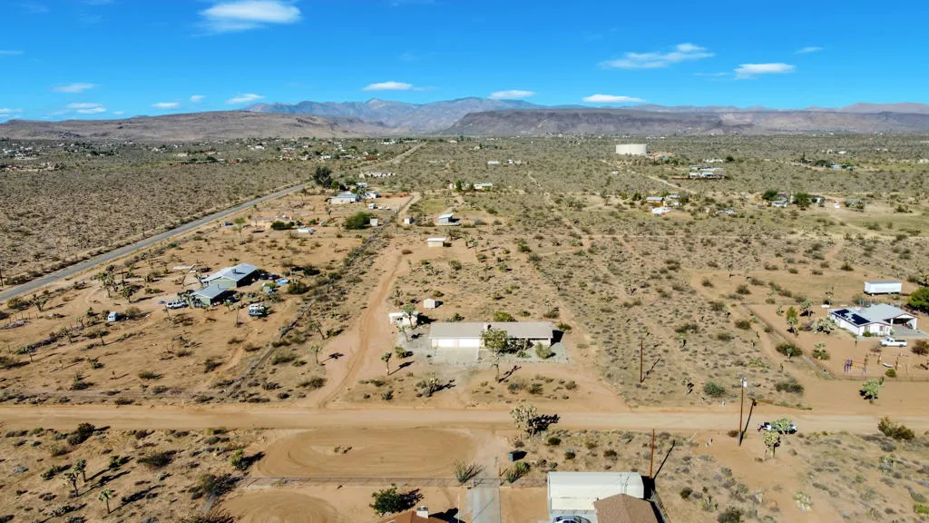 3230 Balsa Avenue, Yucca Valley, California 92284 home-pic-4