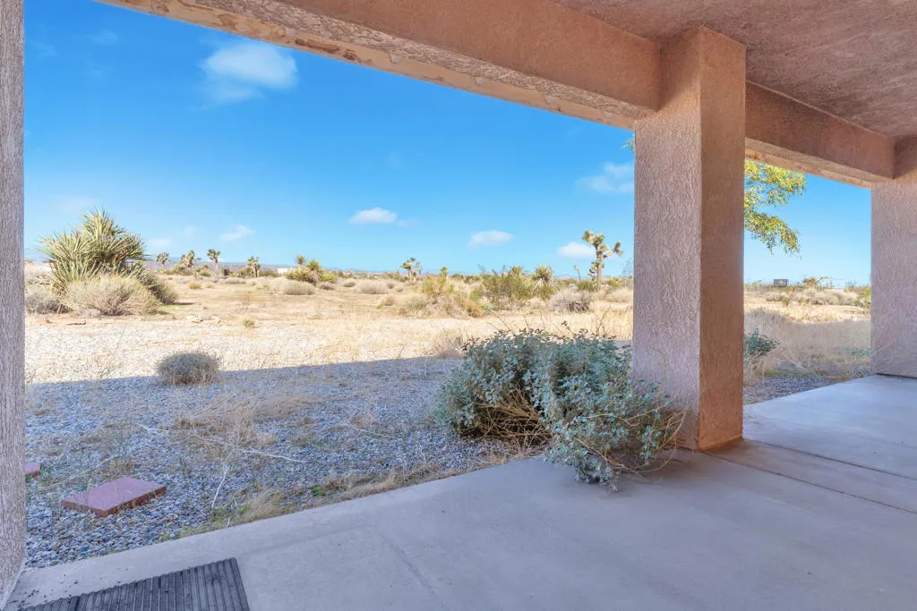 3230 Balsa Avenue, Yucca Valley, California 92284 home-pic-7