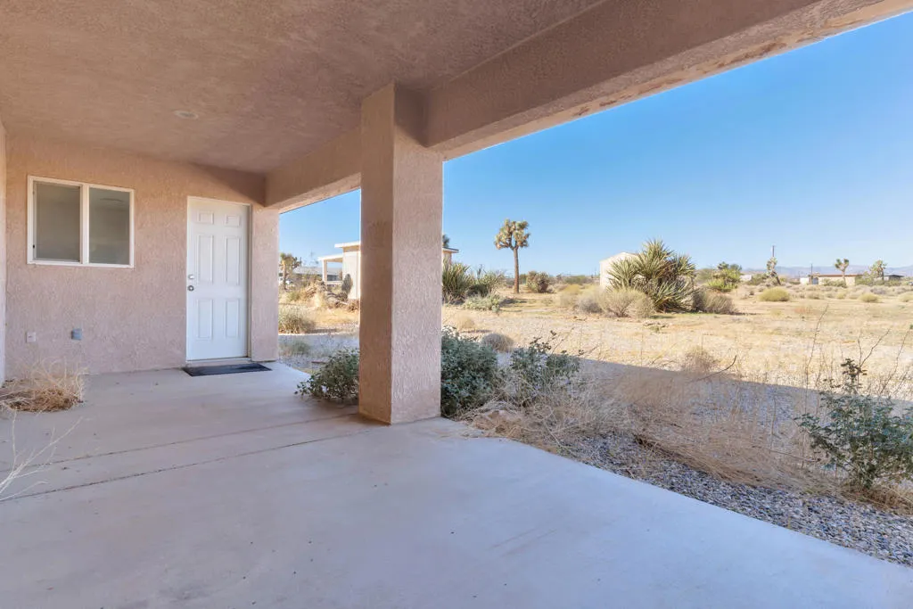 3230 Balsa Avenue, Yucca Valley, California 92284 home-pic-6