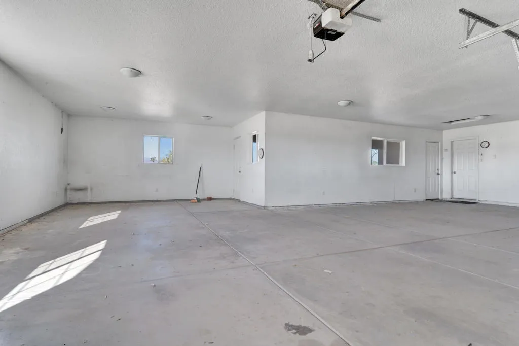 3230 Balsa Avenue, Yucca Valley, California 92284 home-pic-11