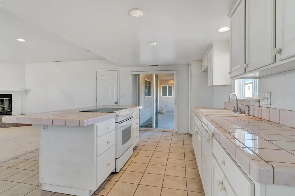 3230 Balsa Avenue, Yucca Valley, California 92284 home-pic-13