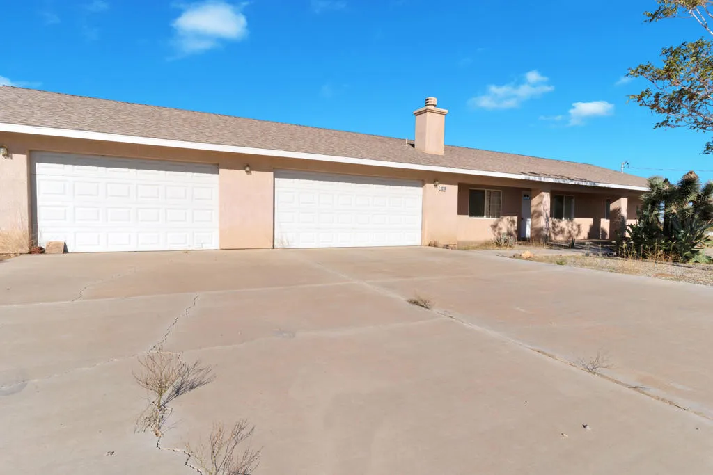 3230 Balsa Avenue, Yucca Valley, California 92284 home-pic-0
