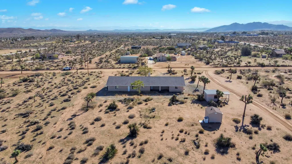 3230 Balsa Avenue, Yucca Valley, California 92284 home-pic-1
