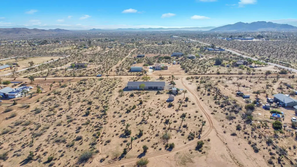 3230 Balsa Avenue, Yucca Valley, California 92284 home-pic-5