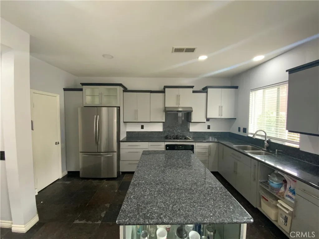 914 Sparrow Way, Perris, California 92571 home-pic-2