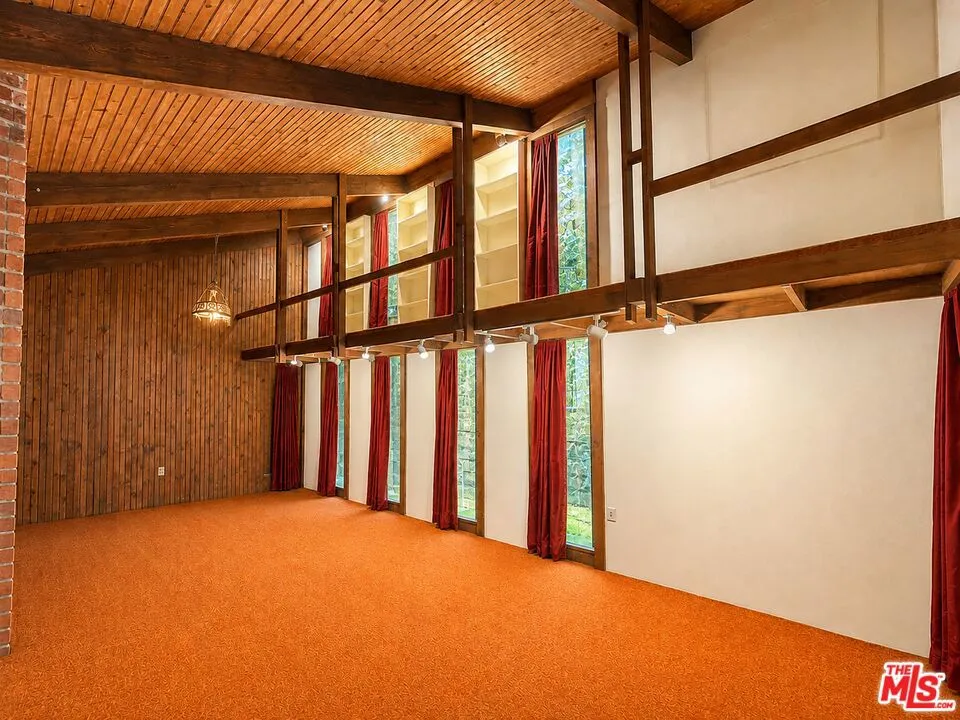 gallery-image 2