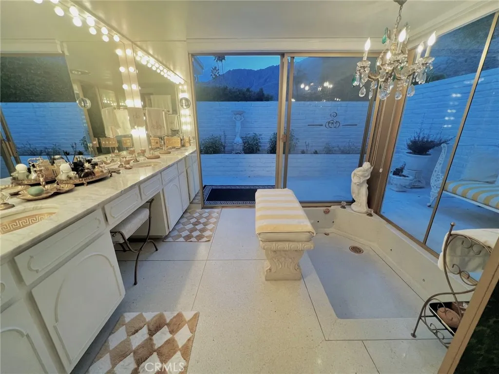 300 S Patencio Road, Palm Springs, California 92262 home-pic-26