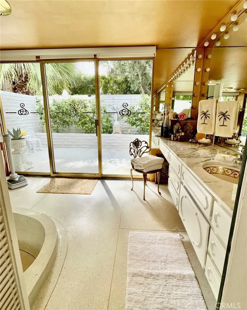 300 S Patencio Road, Palm Springs, California 92262 home-pic-29
