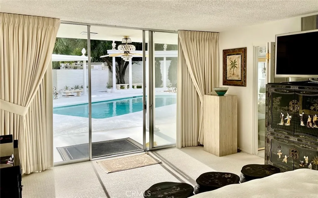 300 S Patencio Road, Palm Springs, California 92262 home-pic-23