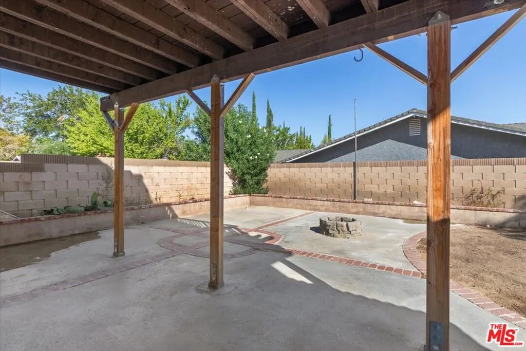 3021 W Avenue J4, Lancaster, California 93536 home-pic-14