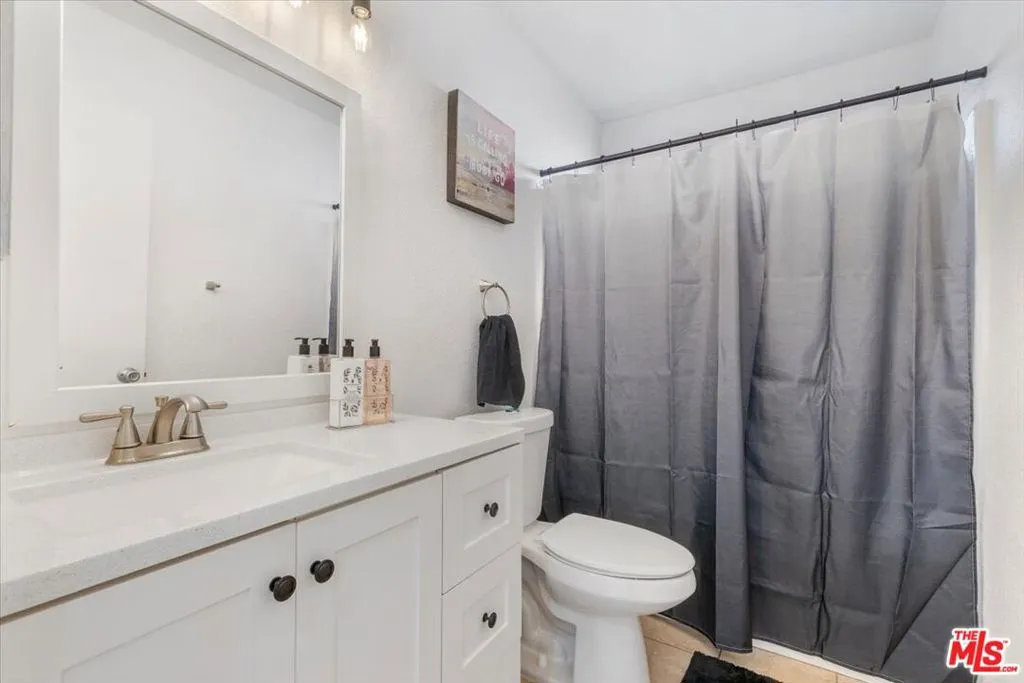 3021 W Avenue J4, Lancaster, California 93536 home-pic-3