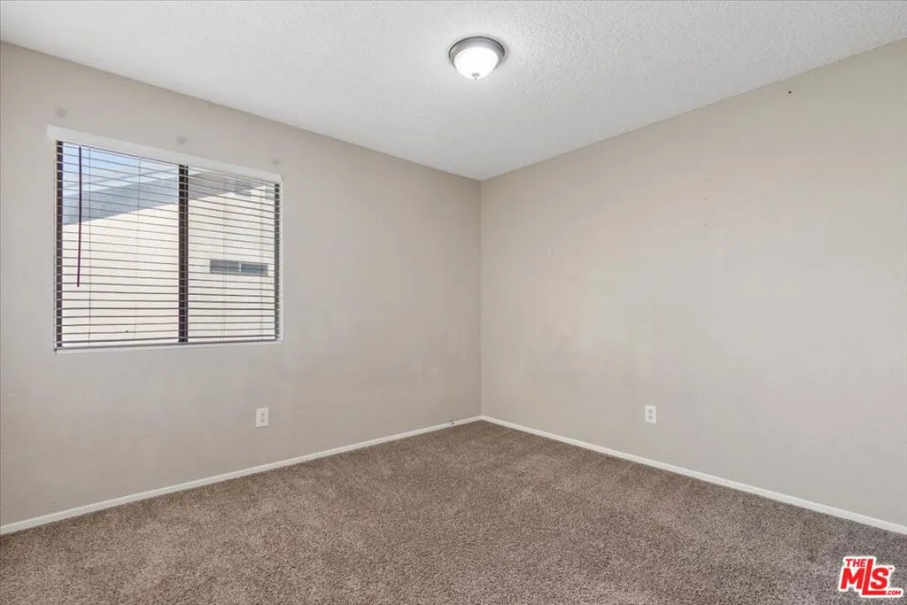 3021 W Avenue J4, Lancaster, California 93536 home-pic-9