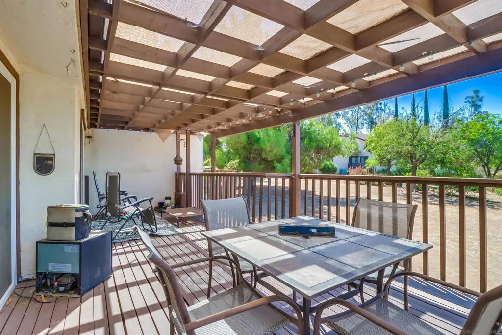 15721 Davis Cup Ln, Ramona, California 92065 home-pic-11