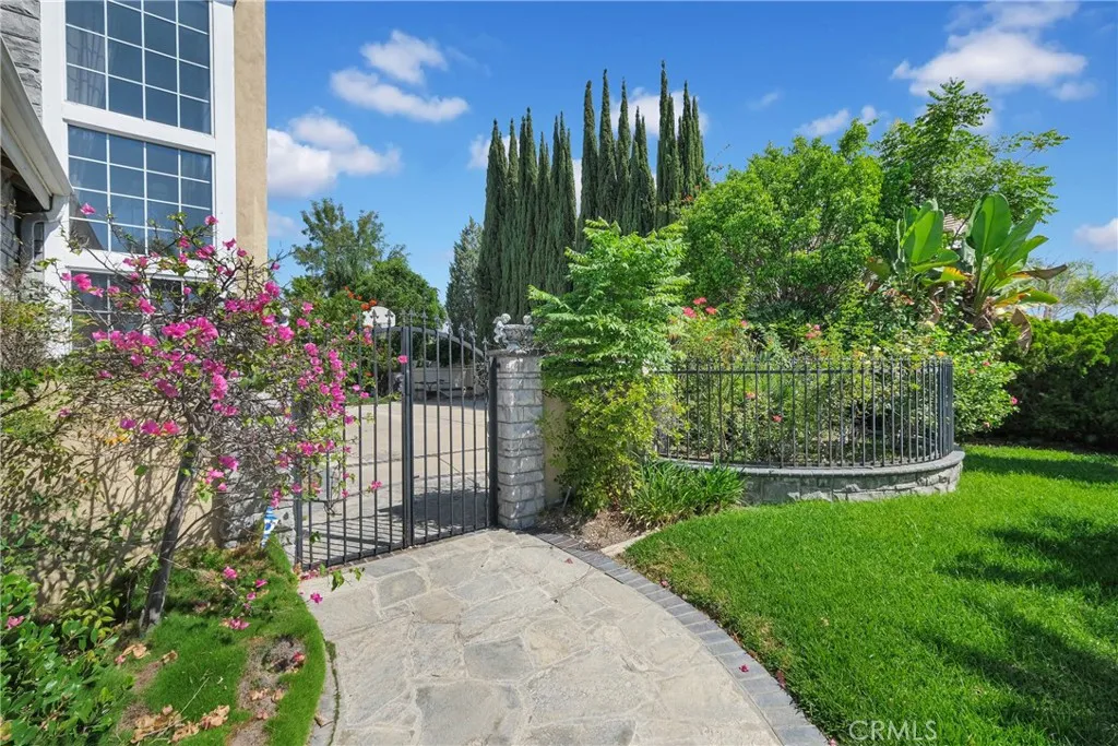 20033 E Skyline Dr, Walnut, California 91789 home-pic-3