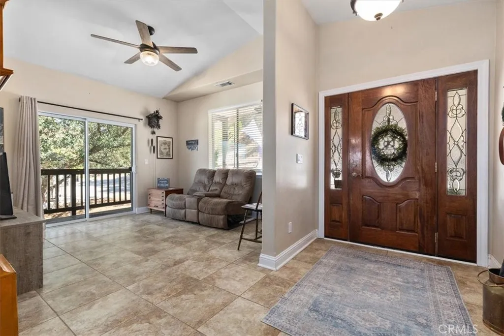 2347 Lakeview Drive, Lake Nacimiento, California 93426 home-pic-18