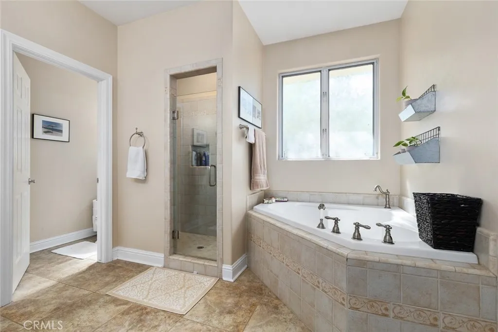 2347 Lakeview Drive, Lake Nacimiento, California 93426 home-pic-24