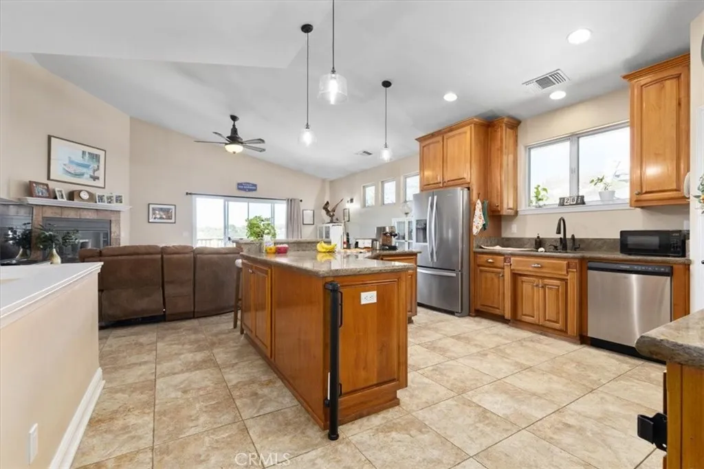 2347 Lakeview Drive, Lake Nacimiento, California 93426 home-pic-6