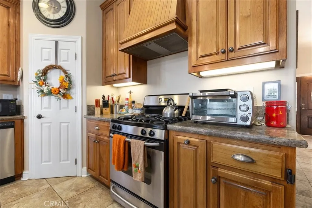 2347 Lakeview Drive, Lake Nacimiento, California 93426 home-pic-9