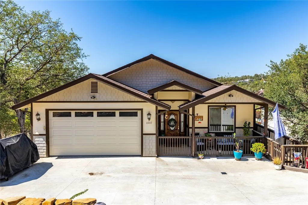 2347 Lakeview Drive, Lake Nacimiento, California 93426 home-pic-1