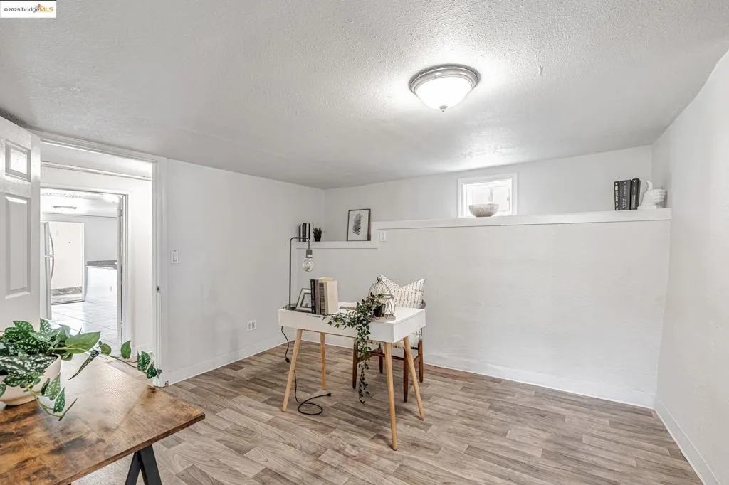 725 E 21st St, Oakland, California 94606 home-pic-24