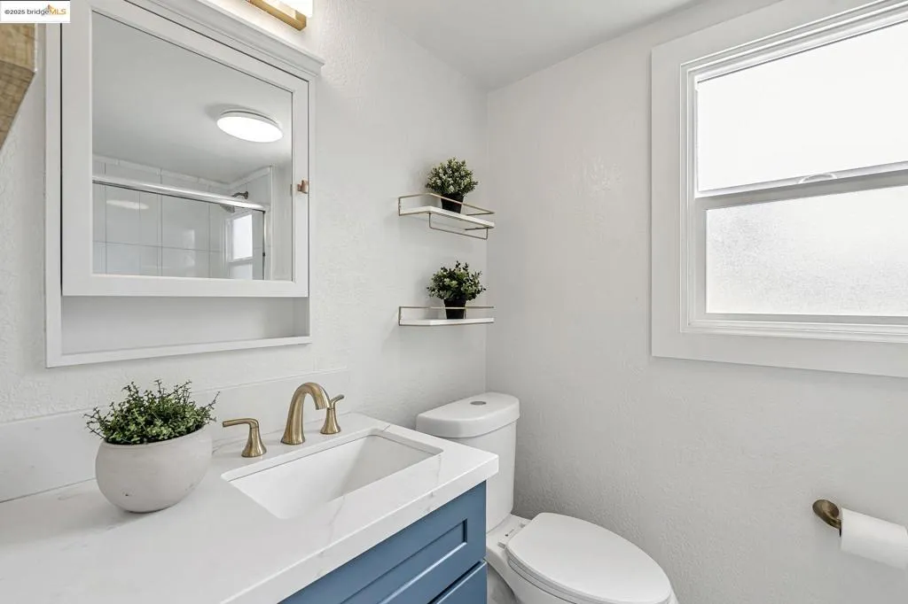 725 E 21st St, Oakland, California 94606 home-pic-39