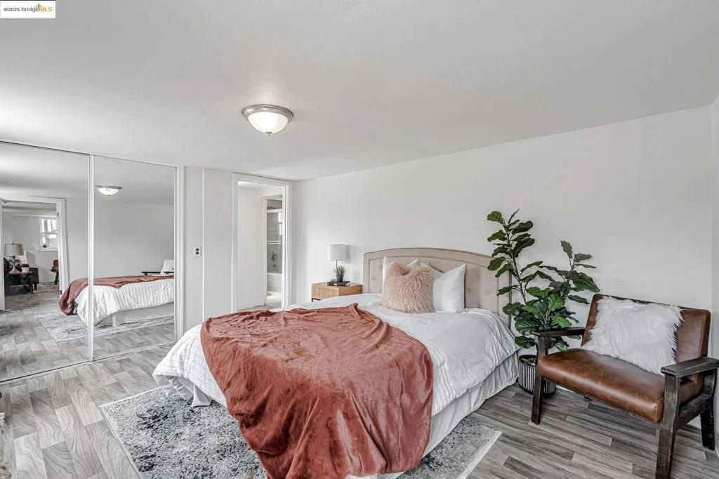 725 E 21st St, Oakland, California 94606 home-pic-36