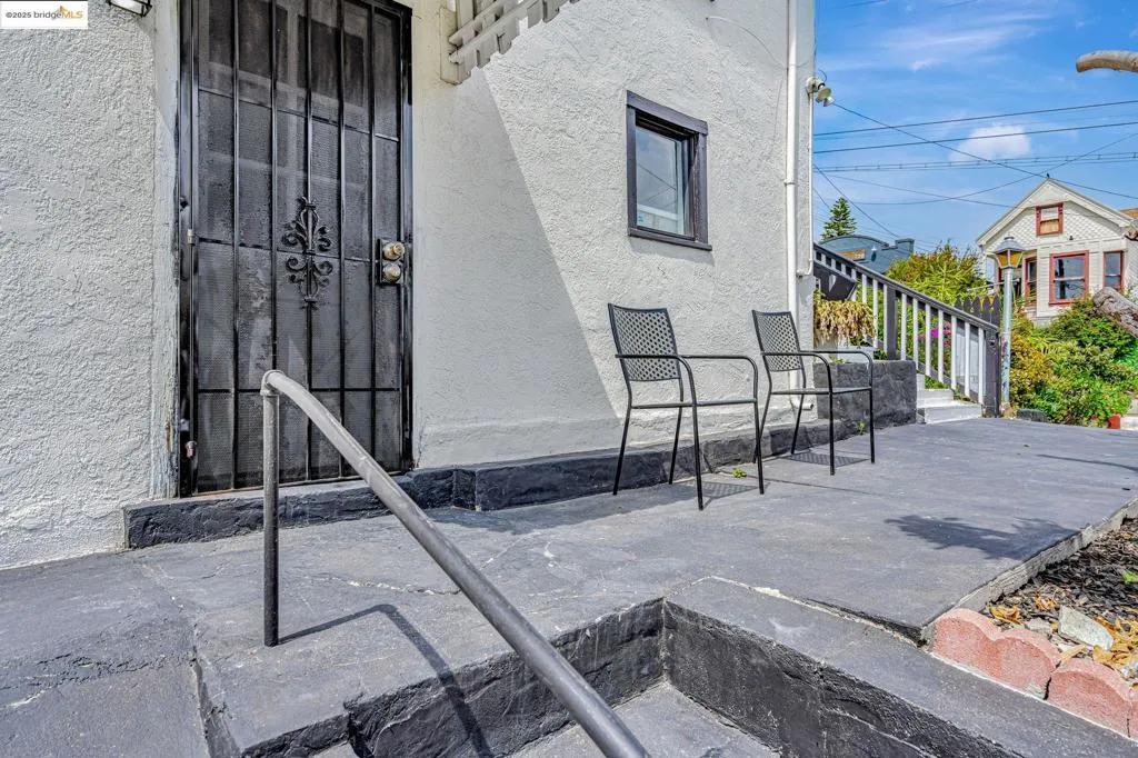 725 E 21st St, Oakland, California 94606 home-pic-4