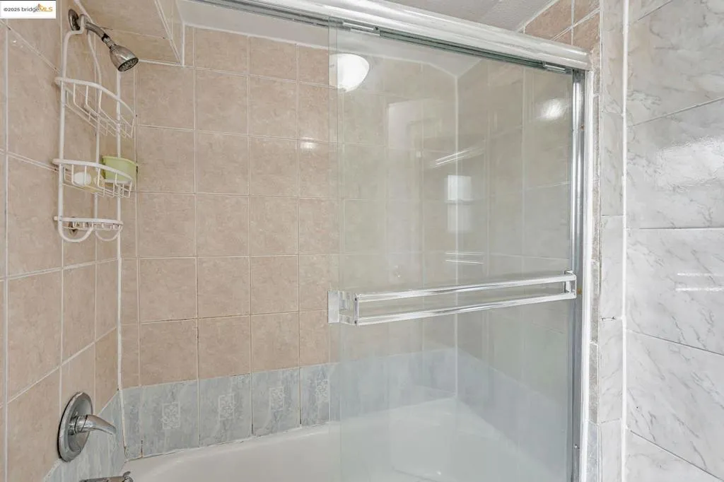 725 E 21st St, Oakland, California 94606 home-pic-42