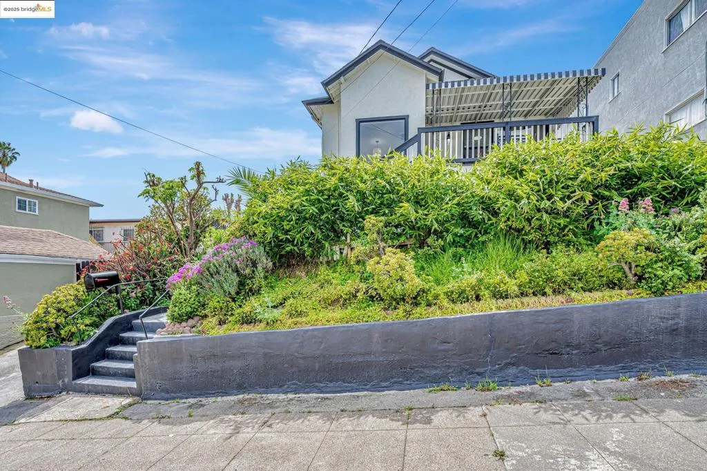 725 E 21st St, Oakland, California 94606 home-pic-1