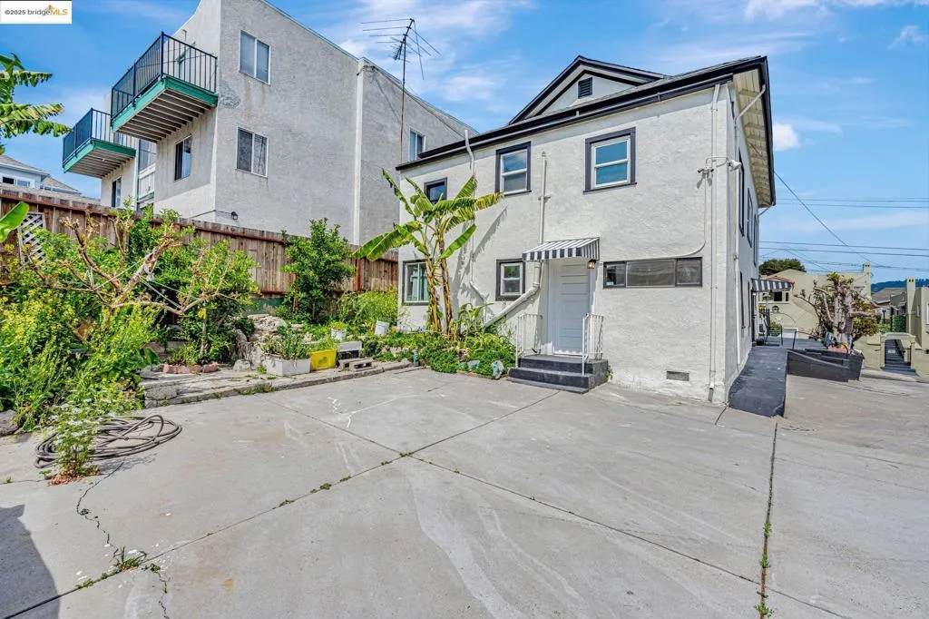 725 E 21st St, Oakland, California 94606 home-pic-44