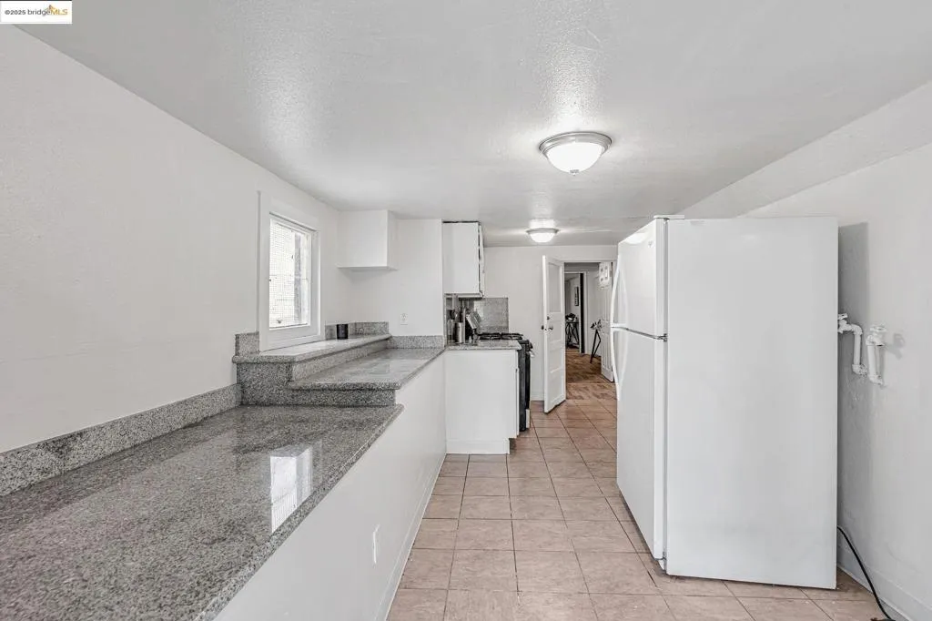 725 E 21st St, Oakland, California 94606 home-pic-18