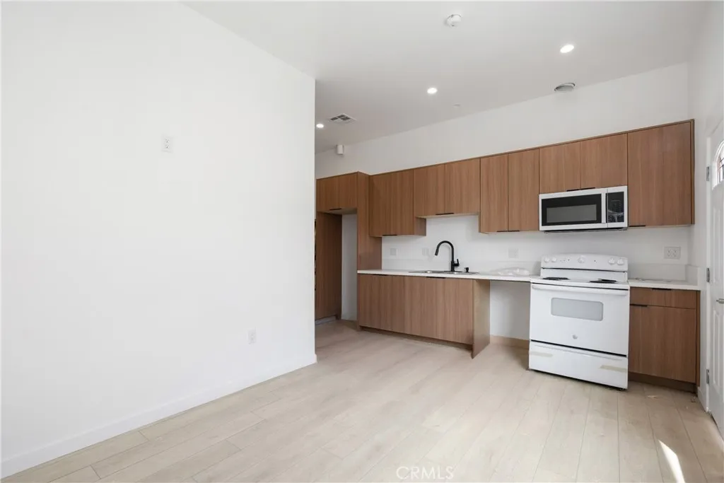 3929 3929 Brighton, Los Angeles, California 90062 home-pic-16