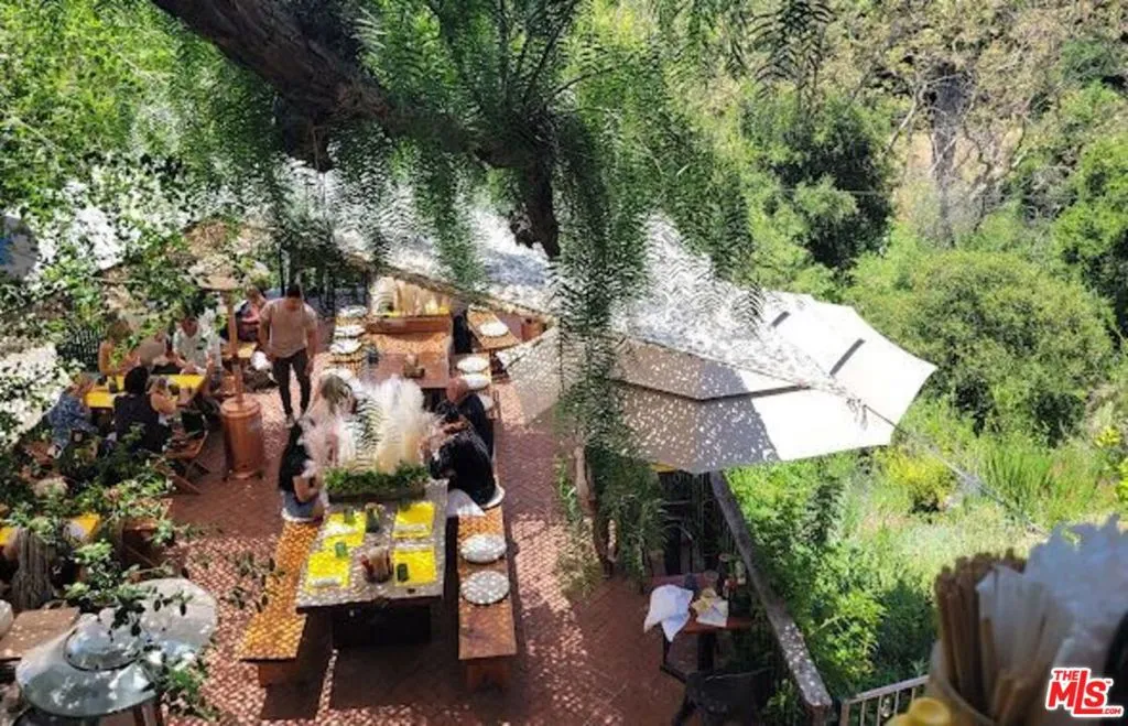 Cafe 27 Outdoor Dining, 12 Min