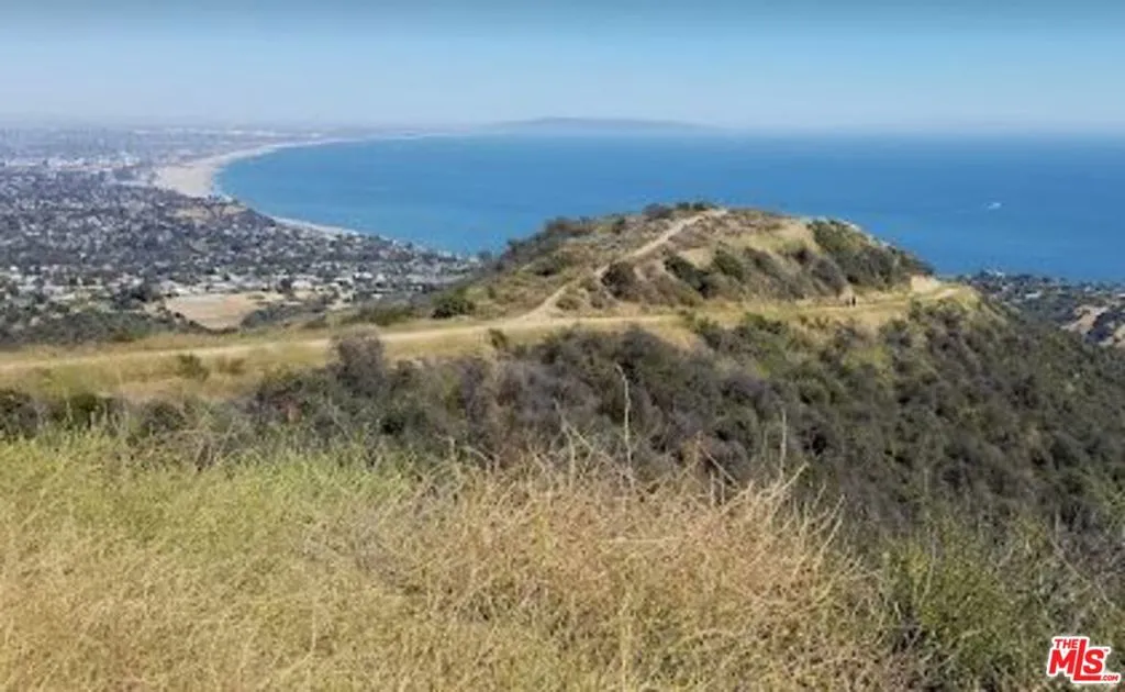 Dozens of World Class Hiking T