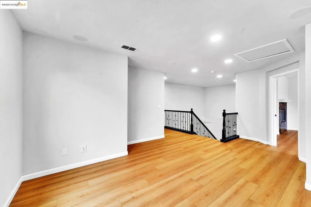 2401 Silveria Way, Antioch, California 94531 home-pic-28