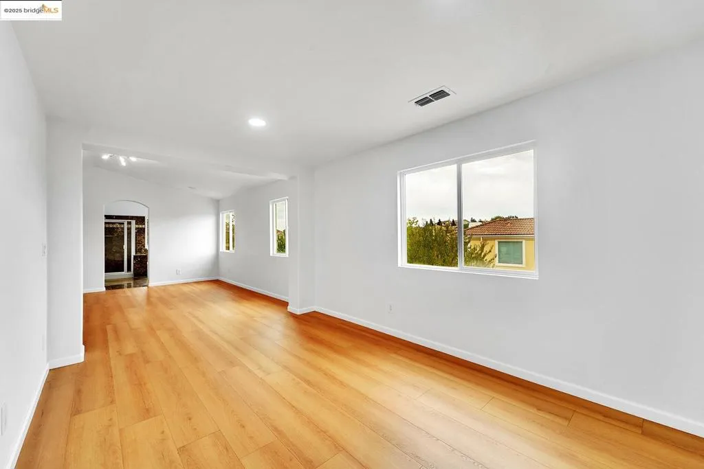 2401 Silveria Way, Antioch, California 94531 home-pic-33