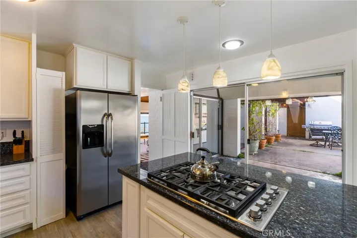 481 Dartmoor Street, Laguna Beach, California 92651
