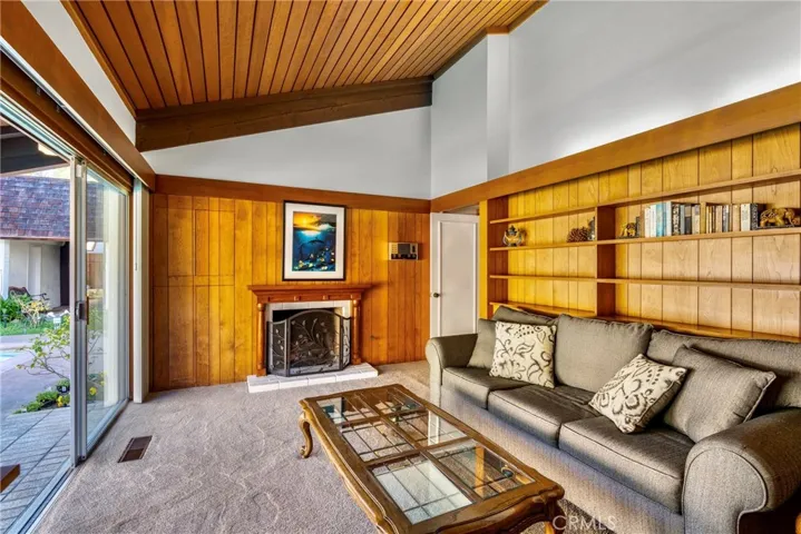 481 Dartmoor Street, Laguna Beach, California 92651