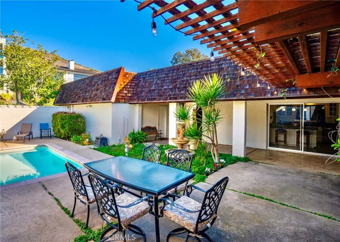 481 Dartmoor Street, Laguna Beach, California 92651