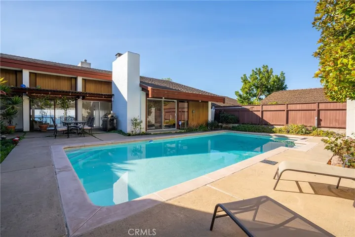 481 Dartmoor Street, Laguna Beach, California 92651