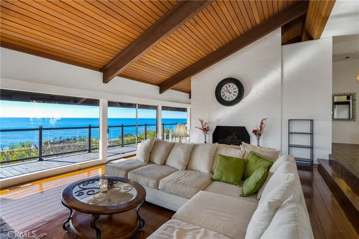 481 Dartmoor Street, Laguna Beach, California 92651
