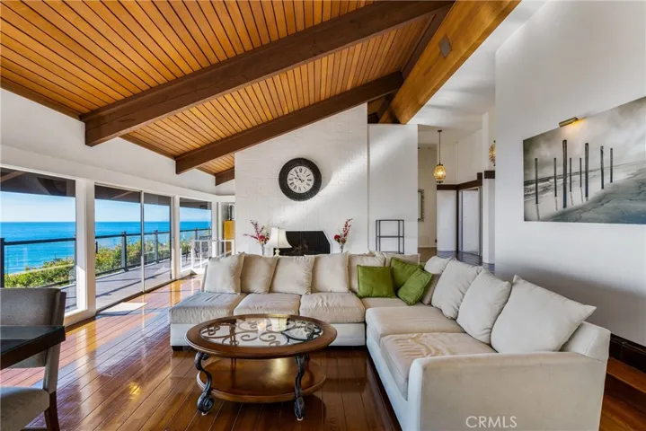 481 Dartmoor Street, Laguna Beach, California 92651
